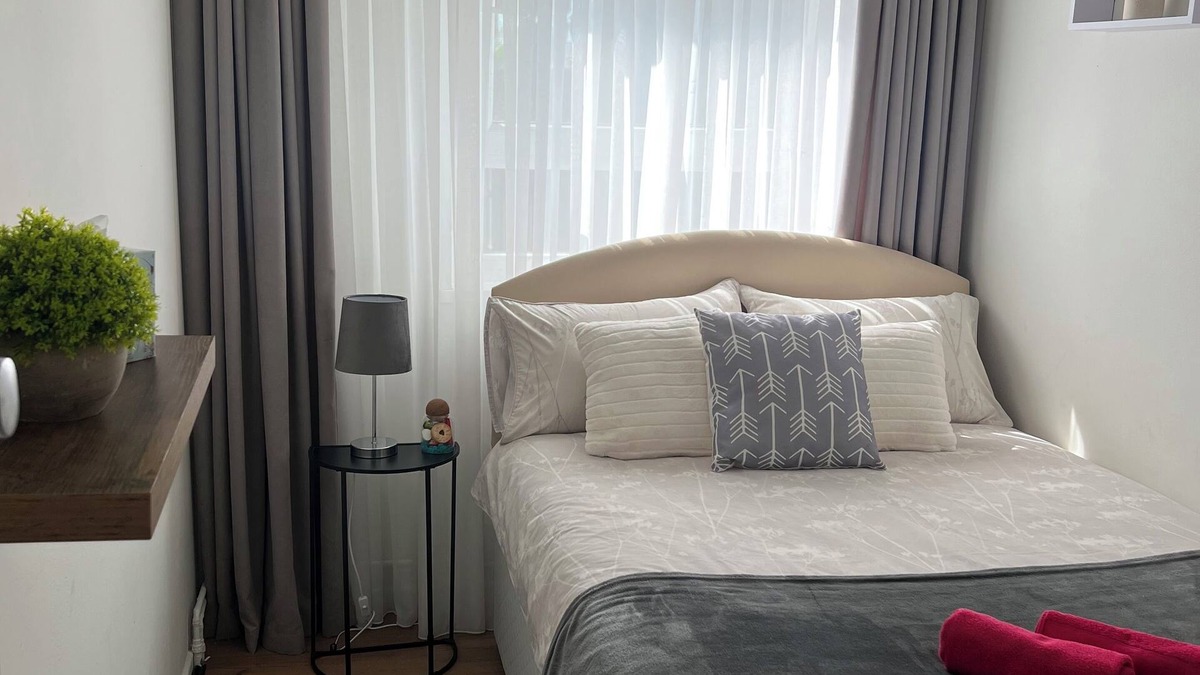 Limehouse Apartment | Spacious 4-bedroom apartment in London with WiFi
