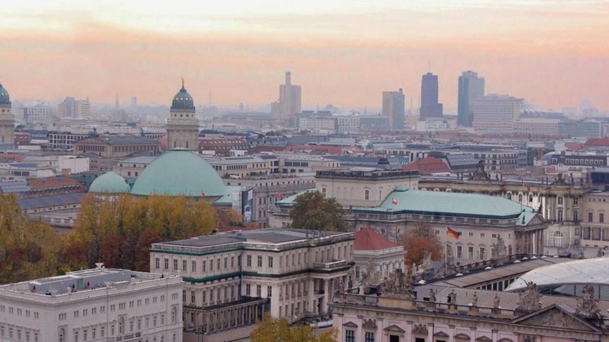 Mitte Apartment | Spacious 4-Bedroom Apartment in Prime Berlin Mitte Location