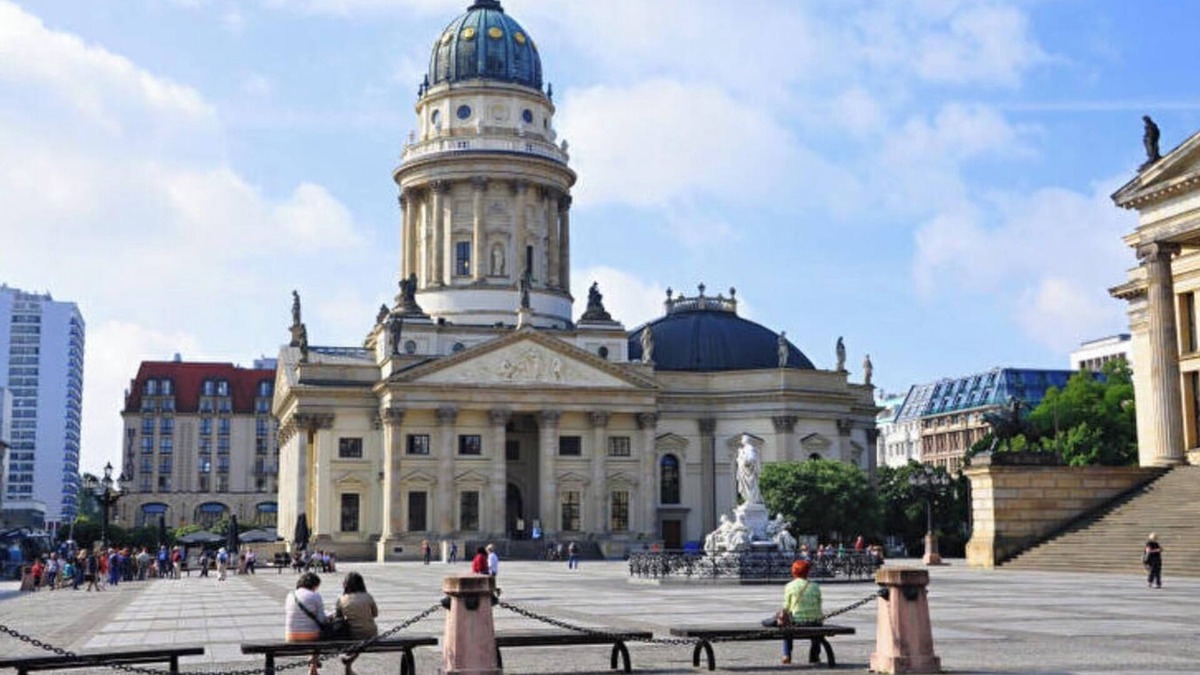 Mitte Apartment | Spacious 4-bedroom apartment in enjoyable Berlin
