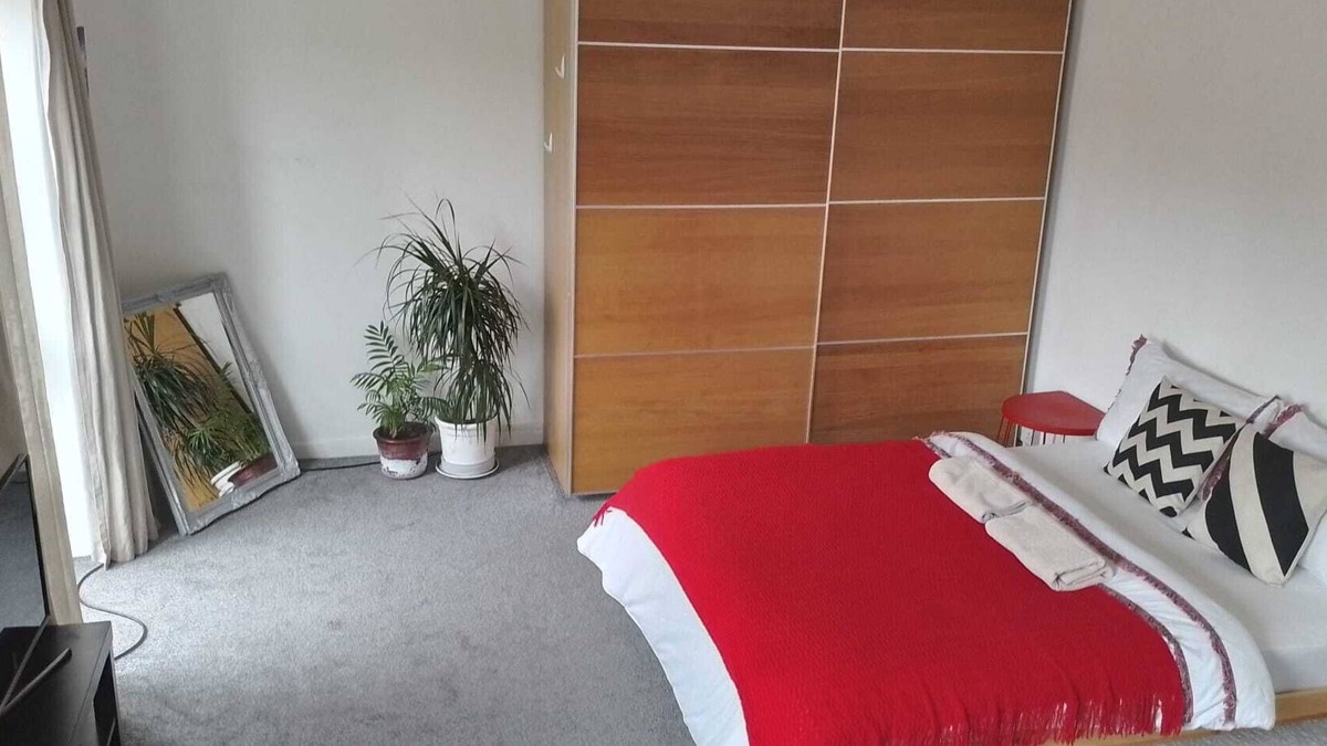 Camberwell Apartment | Spacious 4-bedroom apartment in gorgeous London with WiFi
