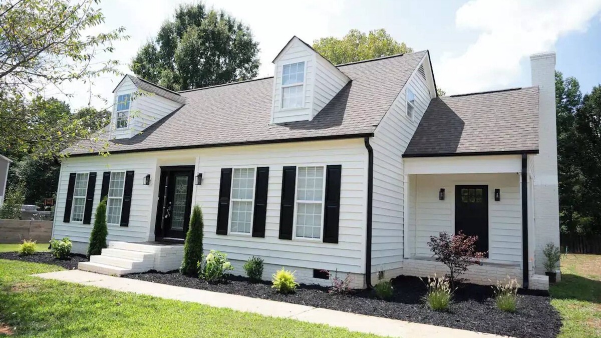 Matthews House | Spacious 4-Bedroom Cape Cod Style Home – Matthews, NC