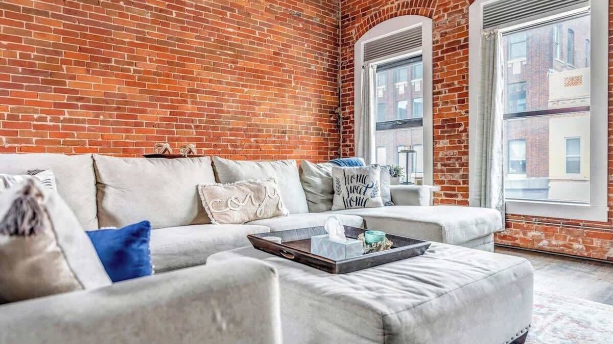 Historic Downtown La Crosse Apartment | Spacious 4 Bedroom Downtown La Crosse