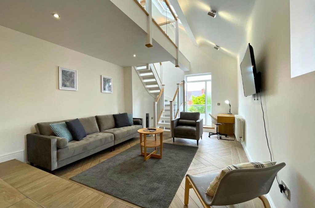 Doncaster Apartment | Spacious 4 Bedroom Duplex with Free Private Parking - Central Location, Near Doncaster Racecourse - Sleeps 7