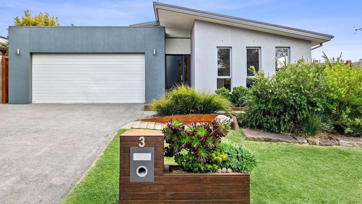 Torquay House | Spacious 4 bedroom family home located in Tea Tree Rise