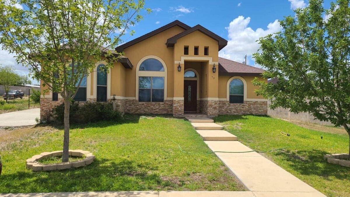 Rosita South House | Spacious 4-bedroom house in beautiful Eagle Pass with AC, WiFi