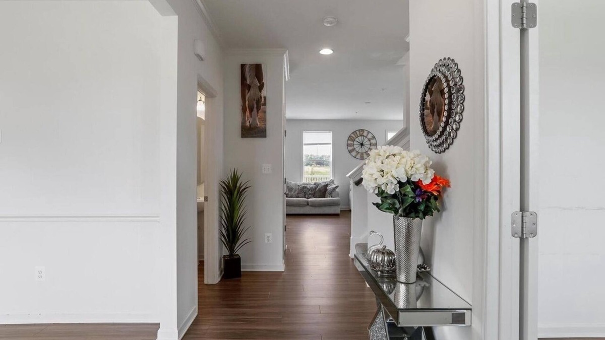 St. James House | Spacious 4-bedroom house in wonderful Hagerstown with AC, WiFi