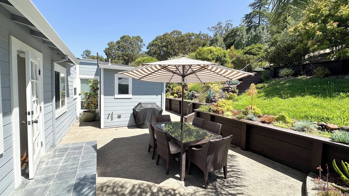 San Rafael House | Spacious 4-bedroom house in San Rafael with a beautiful backyard and nice view.