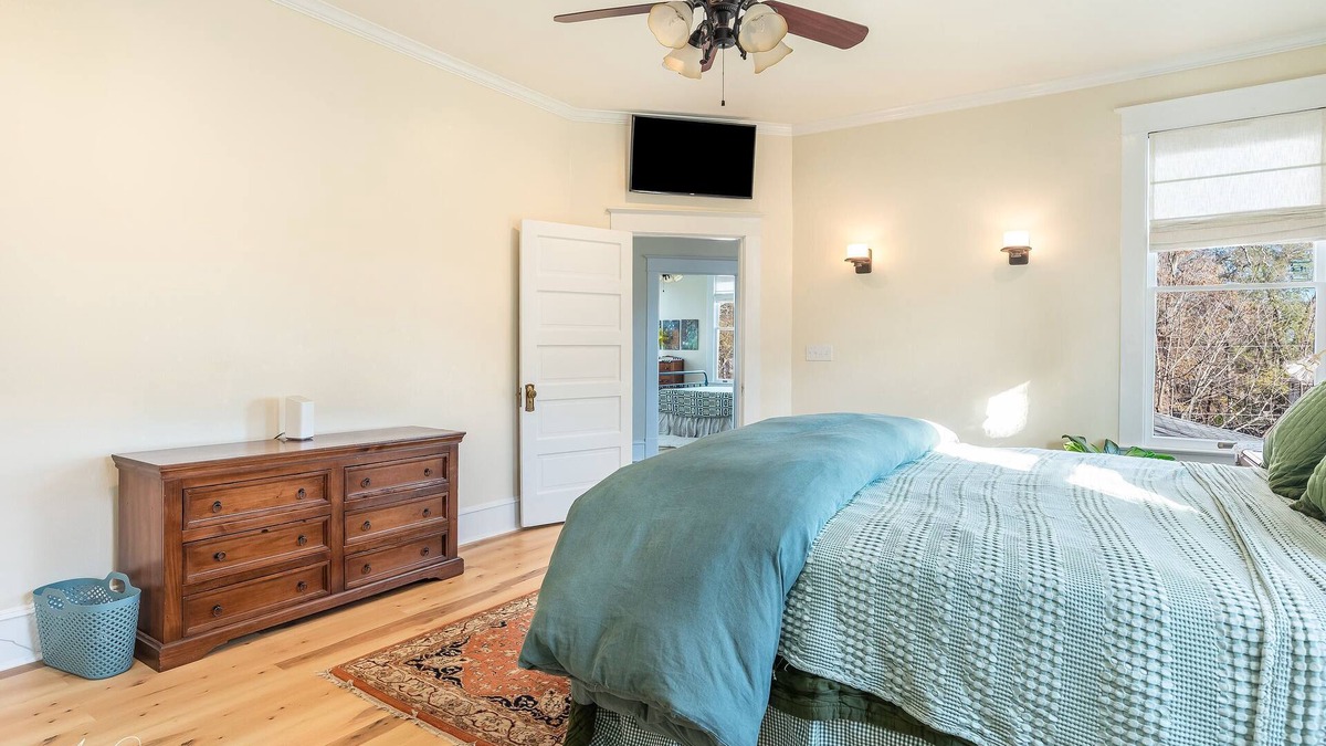 Fairfield Historic District House | Spacious 4-bedroom house in enjoyable Shreveport with WiFi, AC