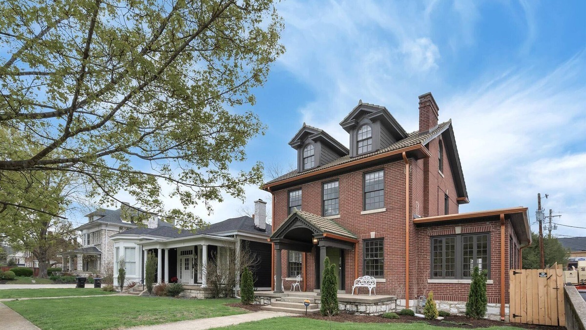 Frankfort House | Spacious 4-bedroom house w/backyard in the center of Bourbon country