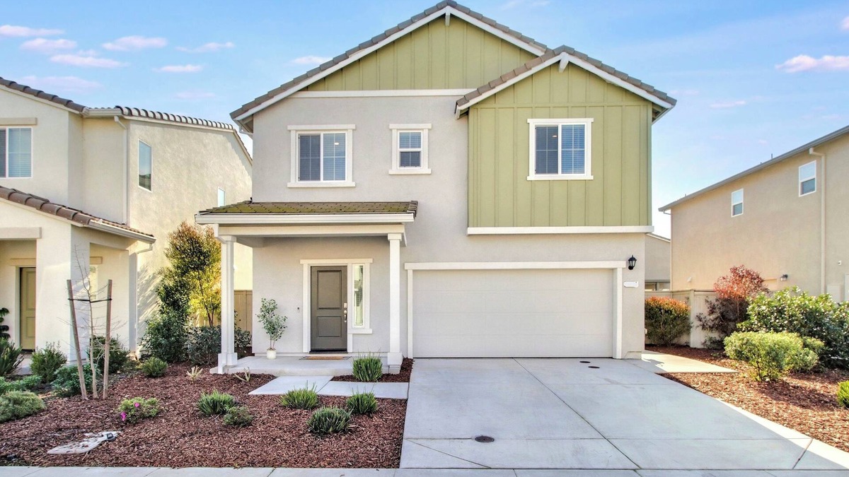 Pleasant Grove House | Spacious 4-bedroom house in charming Roseville for Mid-Term Rental