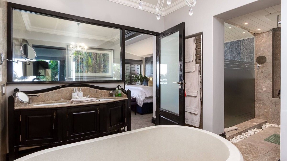 Hout Bay House | Spacious 4 bedroom house in beautiful Cape Town with ocean and mountain views