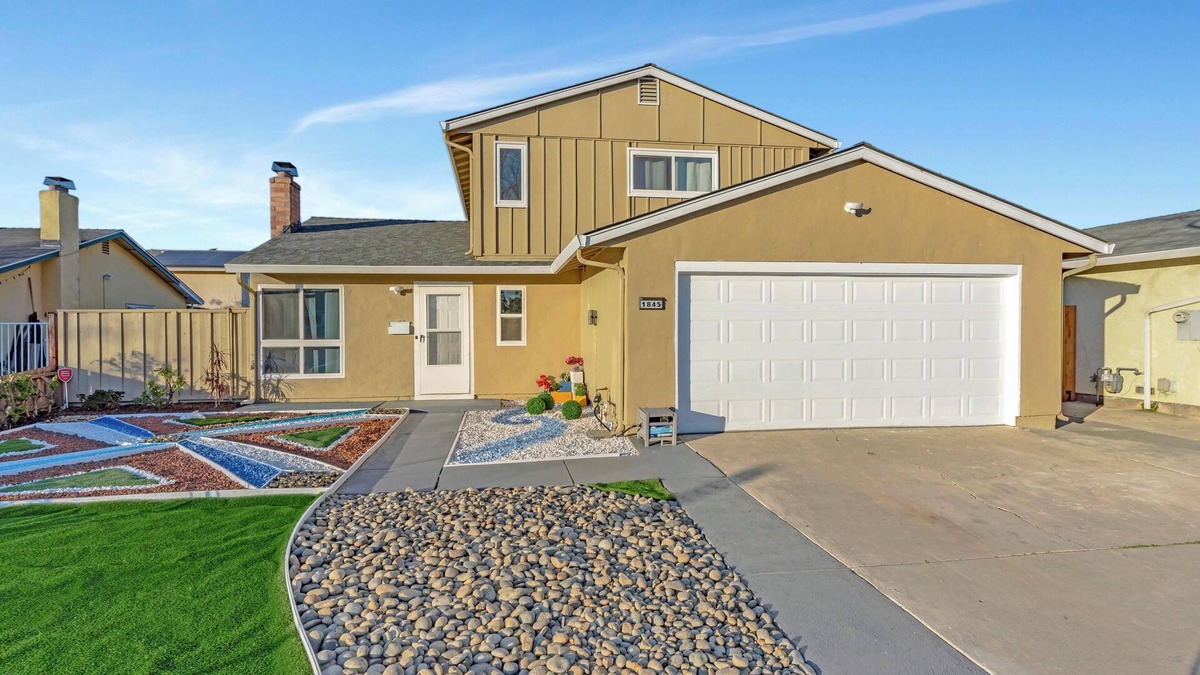 Leyva House | Spacious 4-bedroom house in enchanting San Jose with AC, WiFi, washer and dryers
