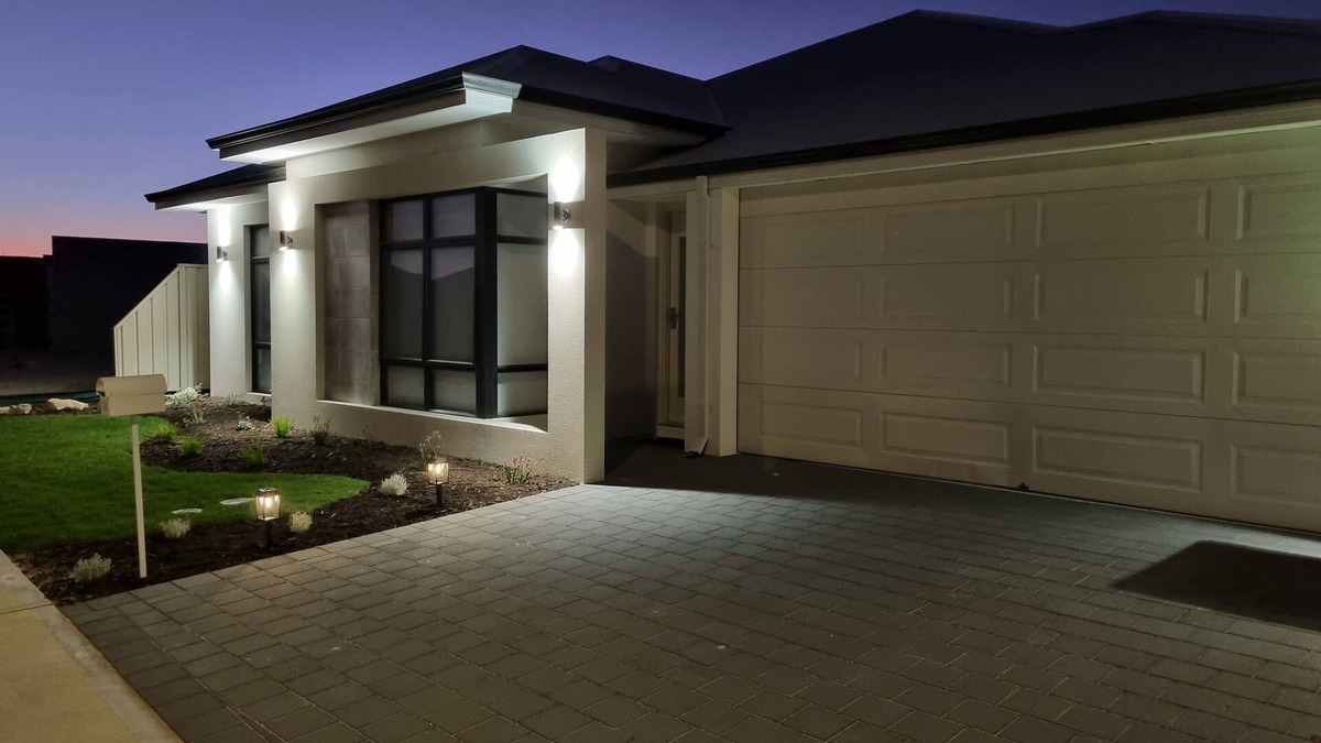Yanchep House | Spacious 4-bedroom house with fitness room on the beach in delightful Yanchep