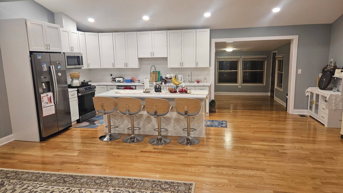 Norwood Park House | Spacious 4-bedroom house in awesome Chicago with WiFi, AC