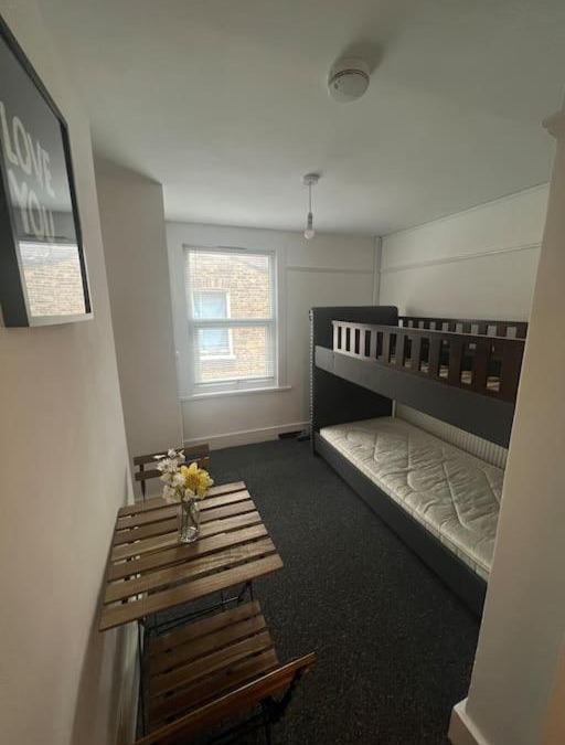 Brixton Apartment | Spacious 4 Bedroom House