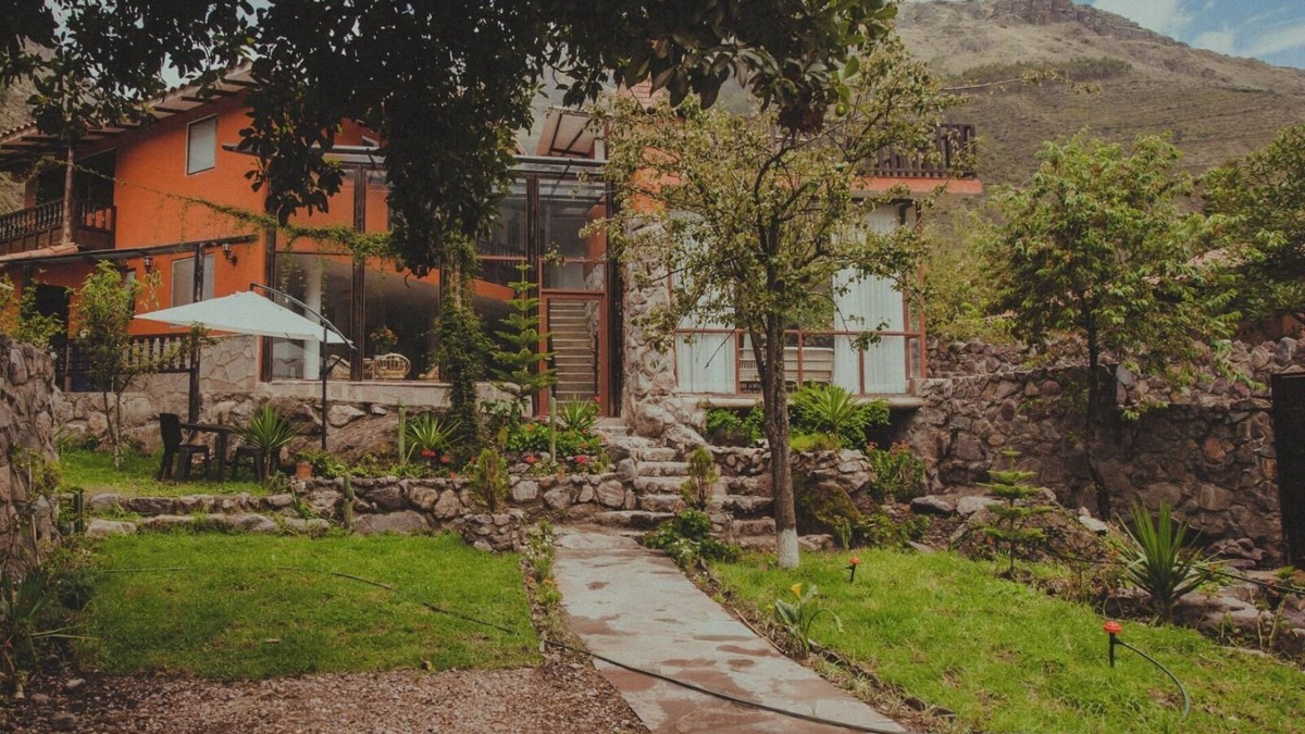 Huaran House | Spacious 4-bedroom house in enjoyable Calca with WiFi