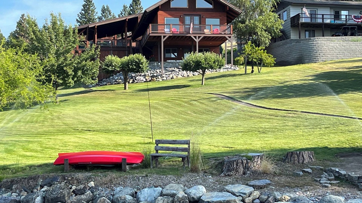 Dayton House | Spacious 4-bedroom house with Private Dock, Hot Tub, AC, and Beautiful VIEWS!