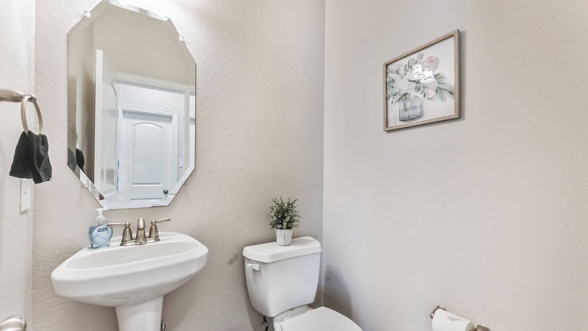 Irving House | Spacious 4-bedroom house w/AC and WiFi in amazing Entire home in Irving, Texas