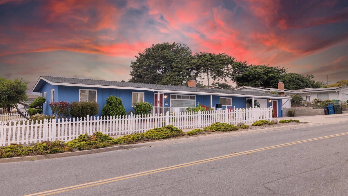 Marina House | Spacious 4-bedroom house in delightful Marina with WiFi