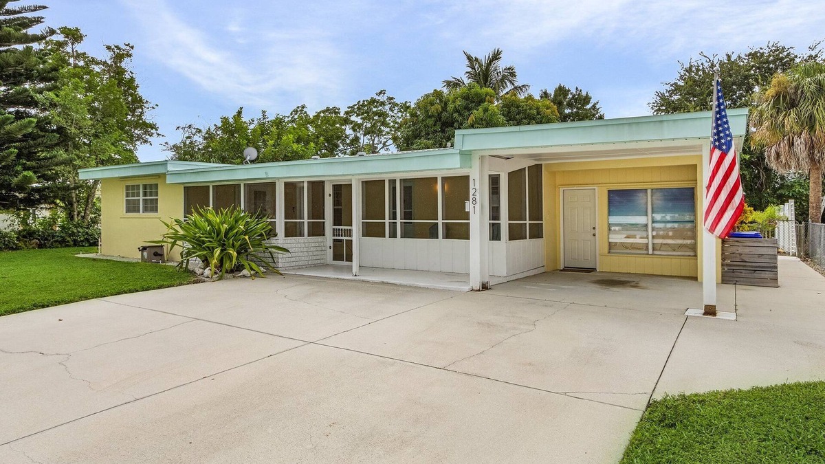 Lake Park House | Spacious 4-bedroom Lake Park house near beaches & downtown. Small Dog Friendly!