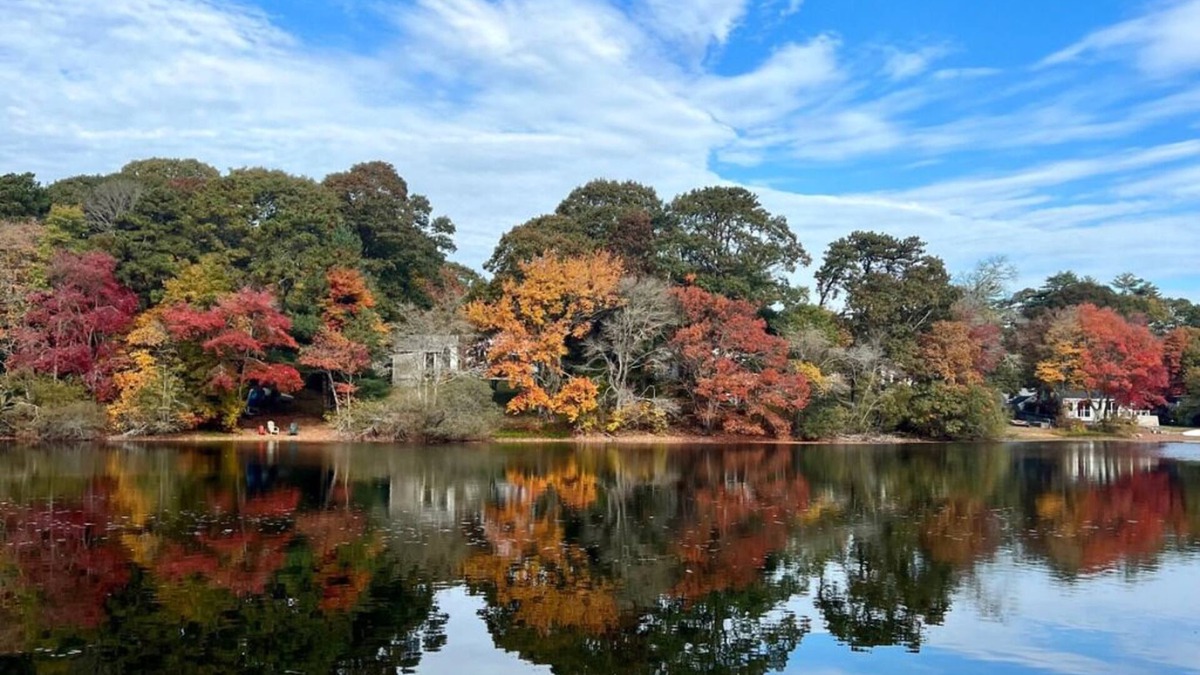 Cataumet House | Spacious 4-bedroom Lakefront cottage in picturesque Bourne