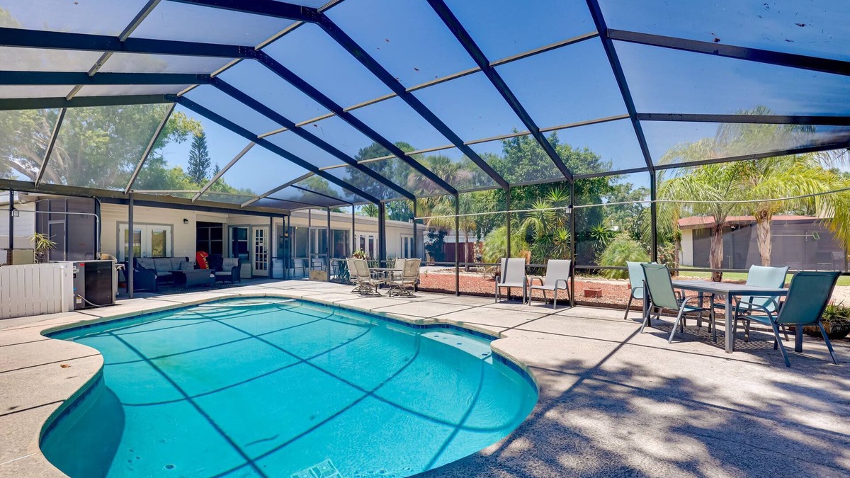 Orient Park Apartment | Spacious 4-Bedroom Lakefront Home