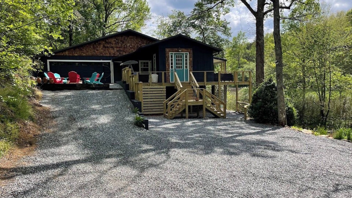 Otto Cabin | Spacious 4-bedroom river front cabin with WiFi, Game Room & Hot Tub for 15