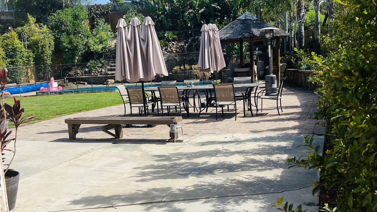 Tierrasanta House | Spacious 4-bedroom suburban retreat in San Diego! Backyard, BBQ, Pool & Jacuzzi