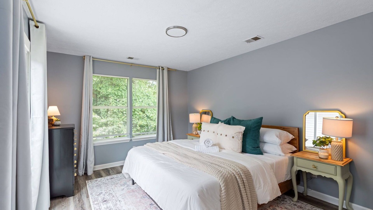 Rolling Hills House | Spacious 4-bedroom Townhome! East End!