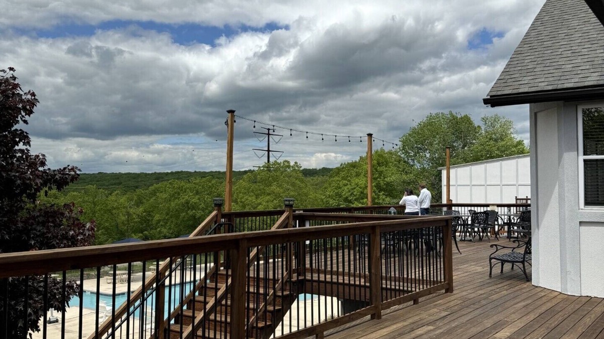 Bushkill House | Spacious 4-bedroom townhome with WiFi, AC in wonderful Saw Creek