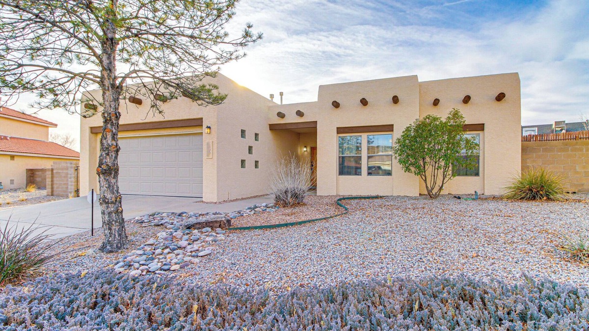 Ladera West House | Spacious 4-bedroom house in sunny Albuquerque; your home away from home.