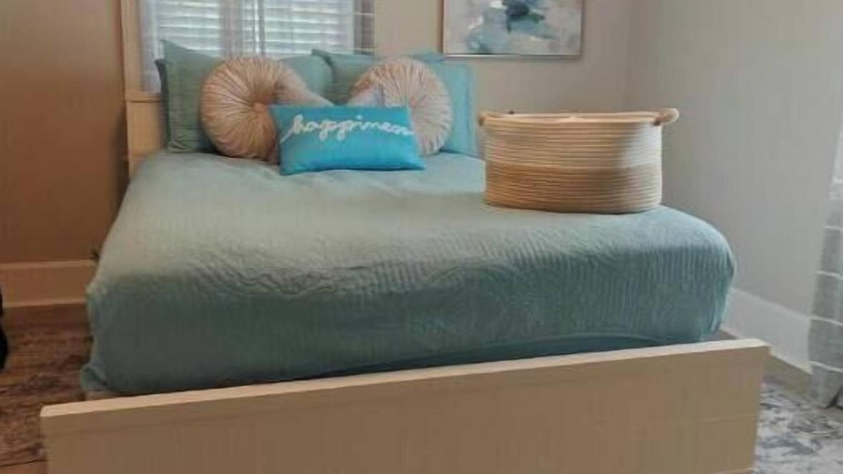 Terry Sanford House | Spacious 4-bedroom house in charming Fayetteville with WiFi