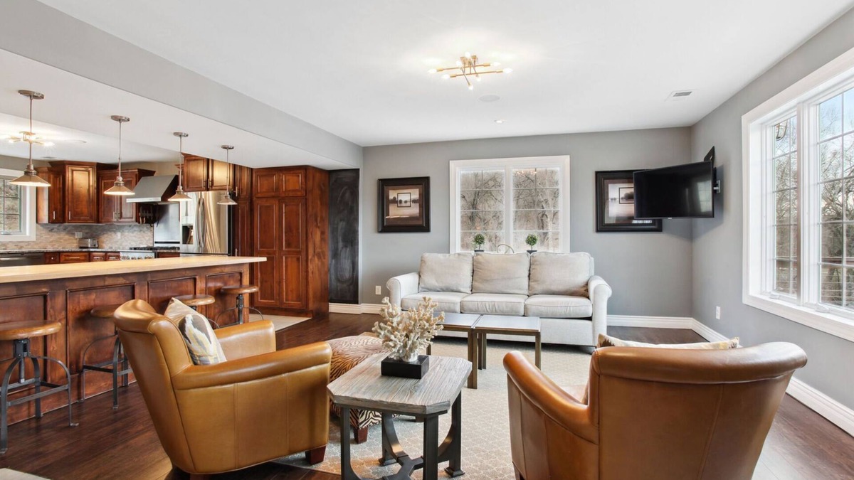 South Kansas City House | Spacious 4 bedroom home on 10 acres!