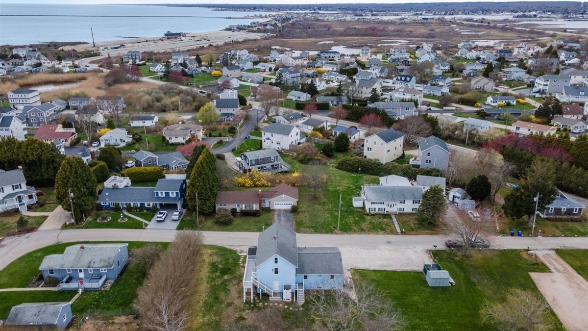 Point Judith House | Spacious 4-bedroom in wonderful Narragansett.Short walk to family friendly beach