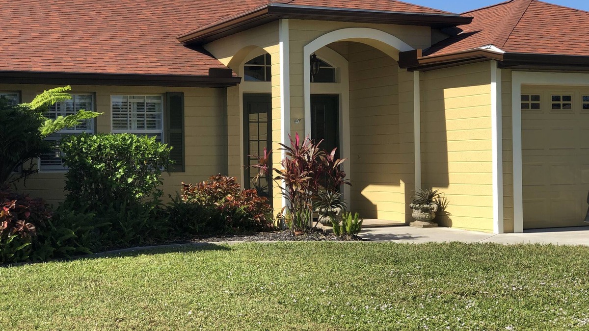 White Marsh House | Spacious 4 bedroom home on a canal in the heart of Southwest Florida.