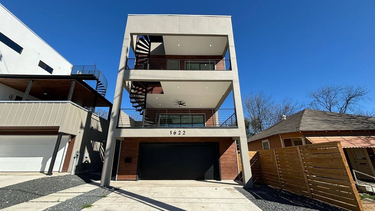Government Hill House | Spacious 4-bedroom house with WiFi, AC in charming San Antonio