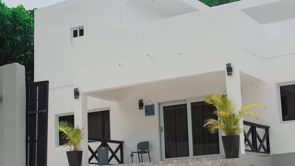 All Saints House | Spacious 4-bedroom villa with AC and a Panoramic view on The ocean.