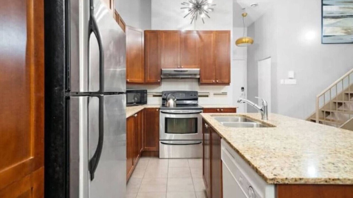 International District Apartment | Spacious 4 BR 2 Floors unit in Old Montreal