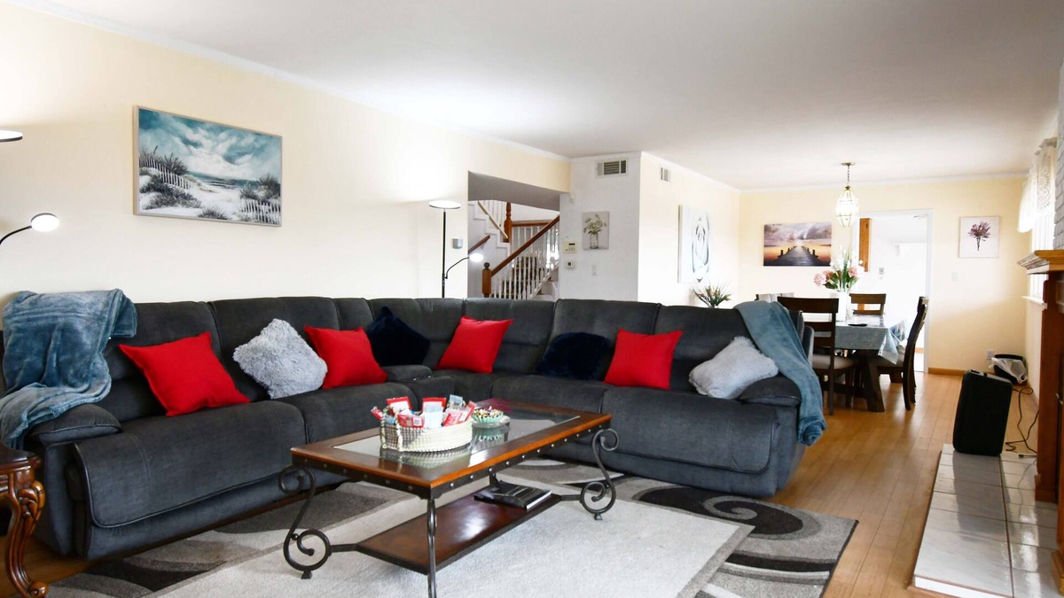 Ventura House | Spacious 4 BR 2 Story houe