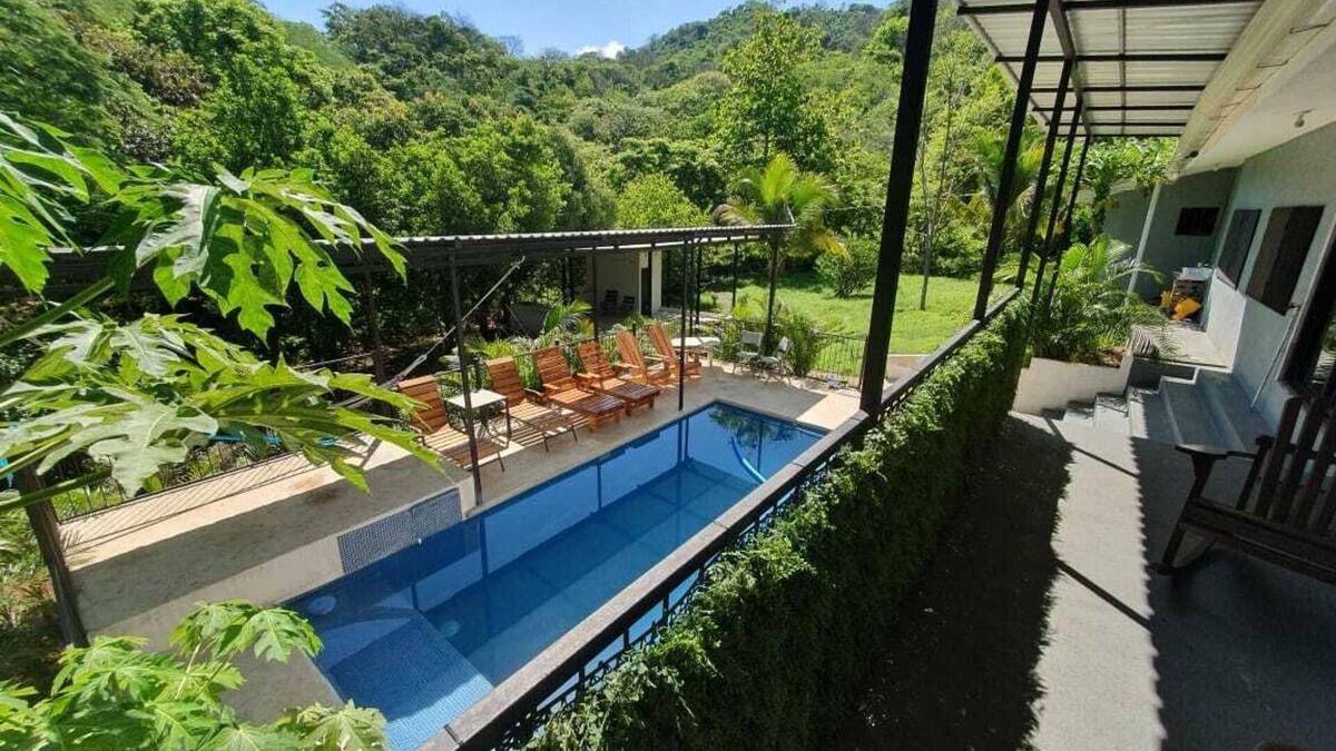 Veintisiete de Abril House | Spacious 4-bedroom house with Pool AC & WiFi in delightful Veintisiete de Abril