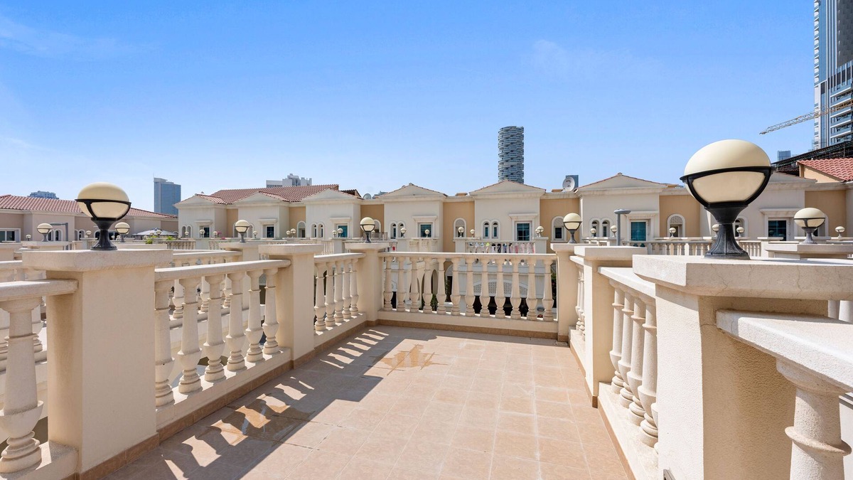 Jumeirah Village Circle Villa | Spacious 4 sleeper Villa, JVC