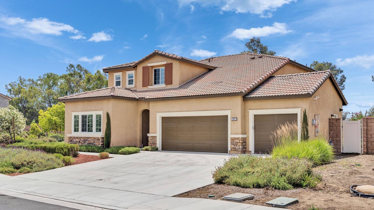 Winchester House | Spacious 4B3.5B｜Garage Access｜Flex-Lease｜Pet-Friendly #42426