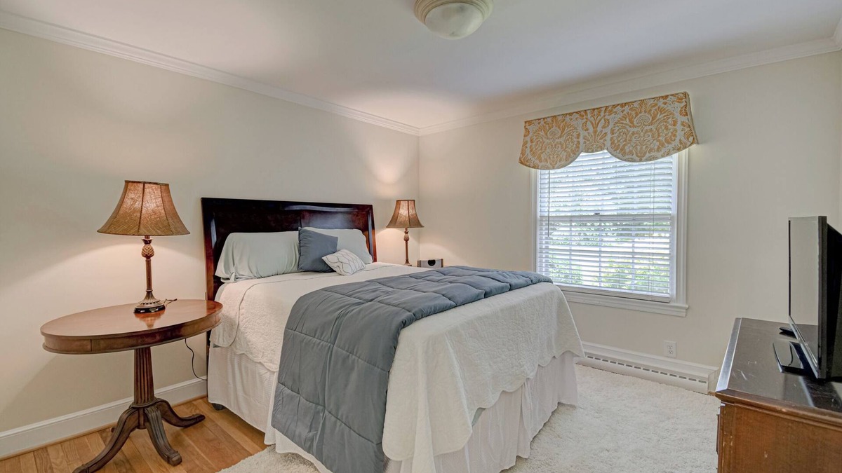 Winston - Salem House | Spacious 4bedroom house with WiFi & AC in a lovely neighborhood in Winston-Salem