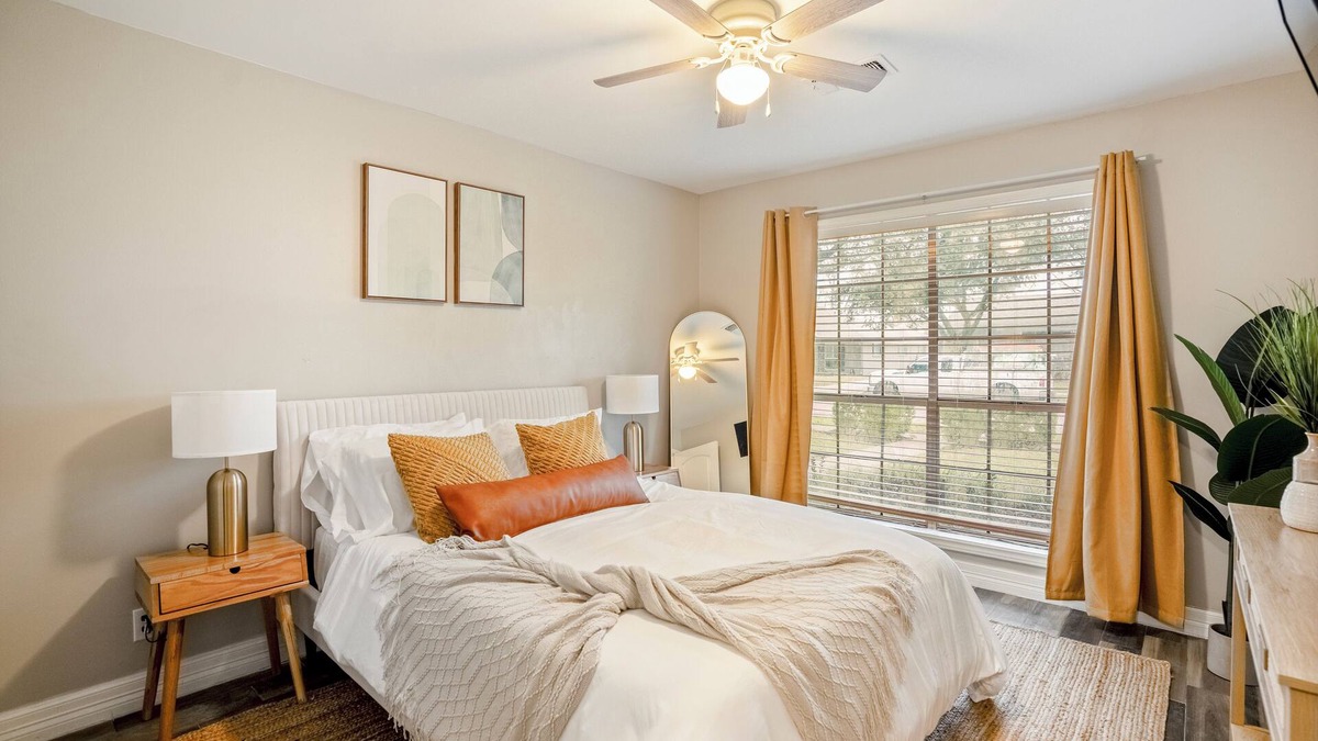 Braeburn House | Spacious 4BR/2.5BA Houston Home, Pool, WiFi & AC Included