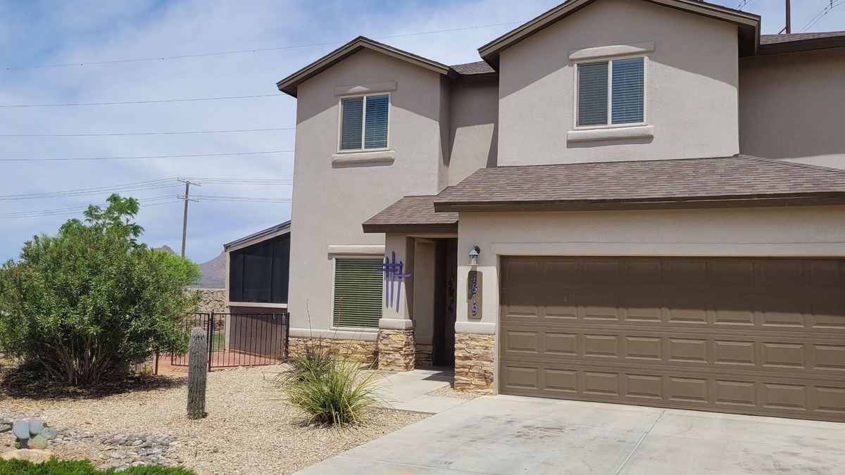 Las Cruces House | Spacious 4BR/3 Bath House with Beautiful Mountain Views front and back.