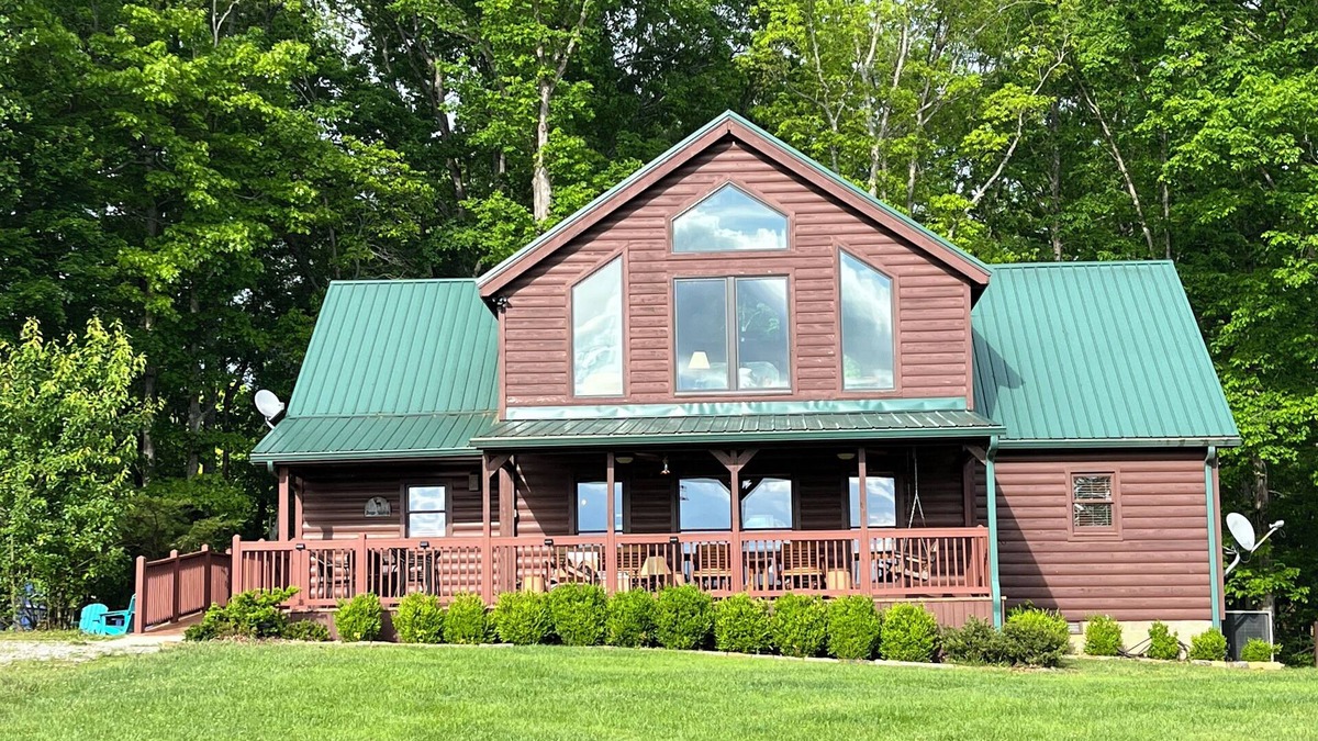 Spencer Cabin | Spacious 4BR/3BA Cabin w/Stunning Views – Near Fall Creek Falls!
