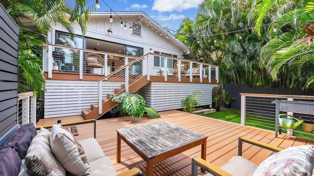 Kailua House | Spacious 4BR/3BA home w/WiFi, AC - walk to beaches, parks, shops & restaurants!