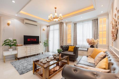 District 4 Apartment | Spacious 4BR apat at Saigon Centre with pool, supermarket, view
