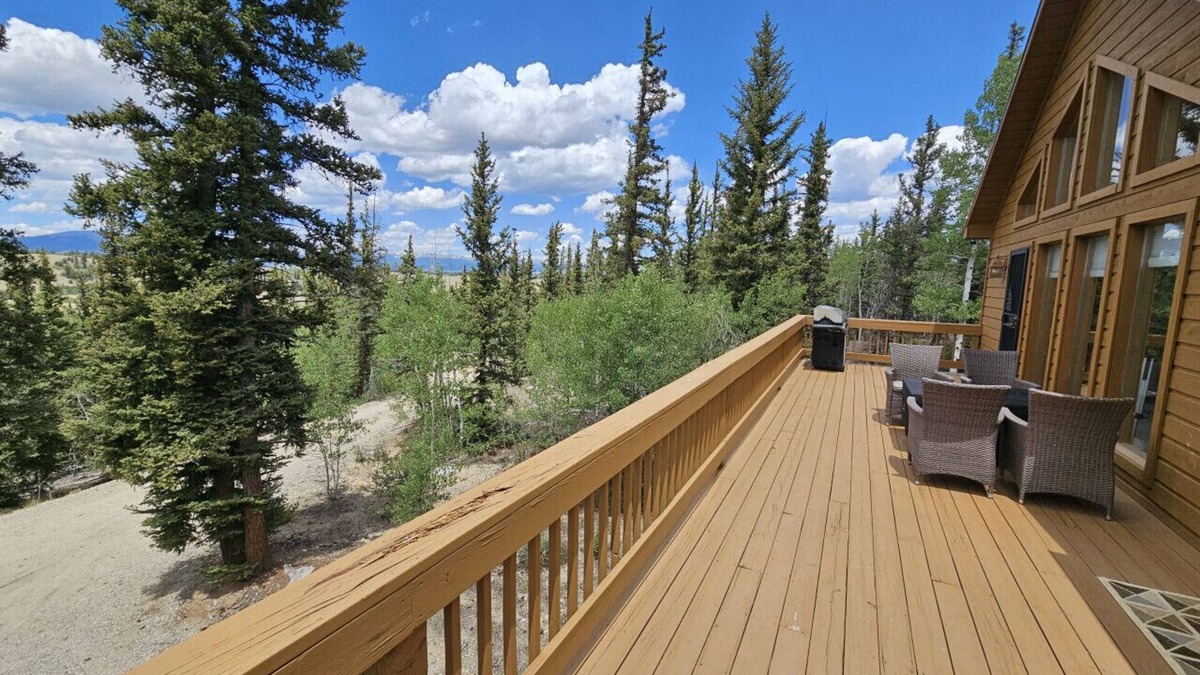 Indian Mountain Cabin | Spacious 4BR Cabin | 2 Living Areas | Deck w/Grill