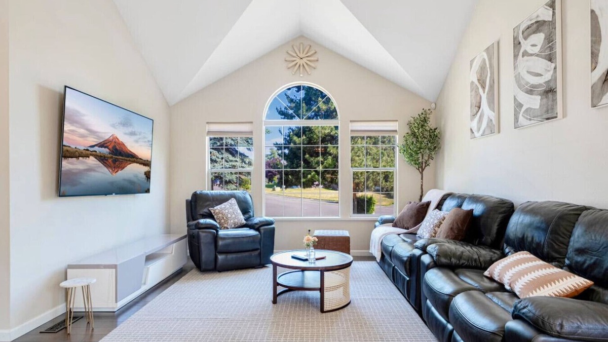 Federal Way House | Spacious 4BR Getaway | Grill, Patio & Game Table